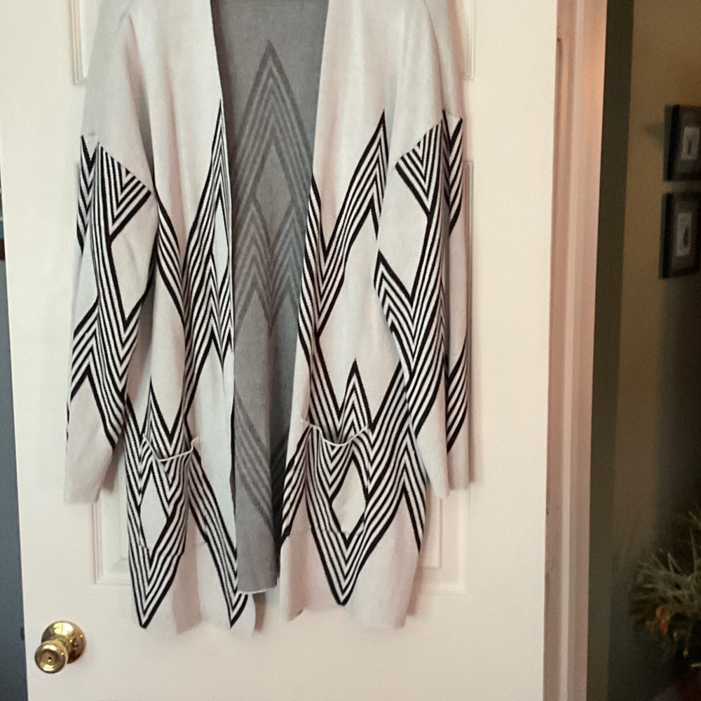 Elegant Geometric Women's Cardigan
